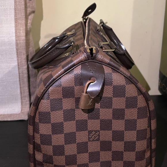 Speedy 30 Elegant Compact Louis Vuitton handbag with red matching insert - Picture 5 of 7